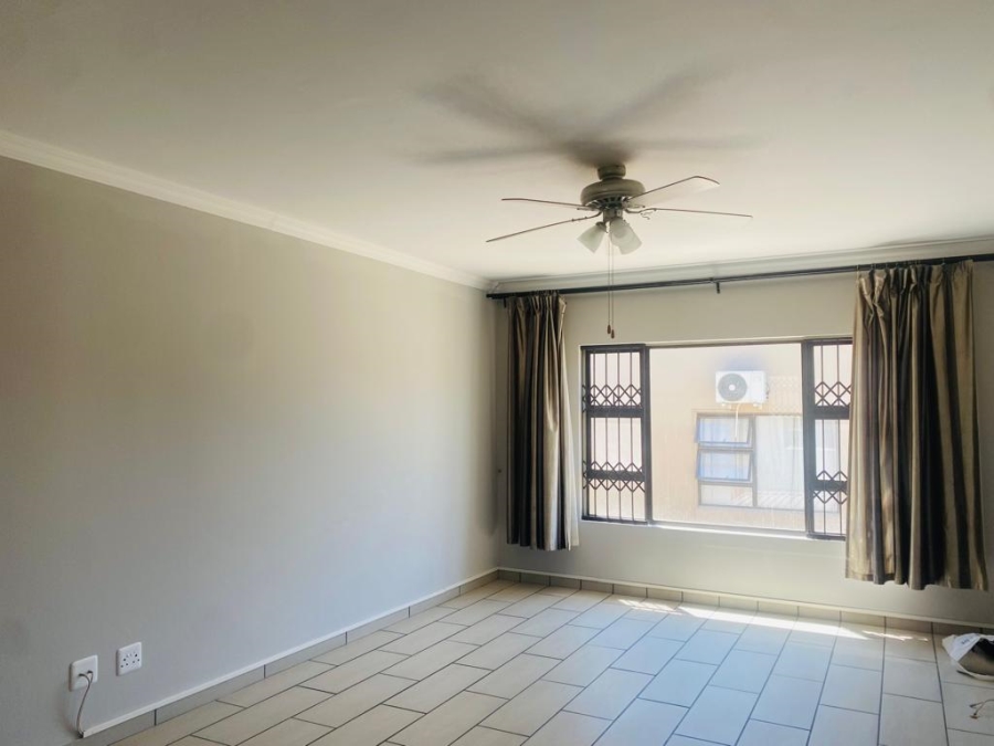 2 Bedroom Property for Sale in Gateway Manor North West